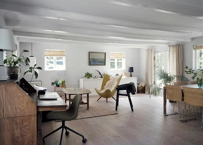 Rural Oasis In Scenic Surroundings *